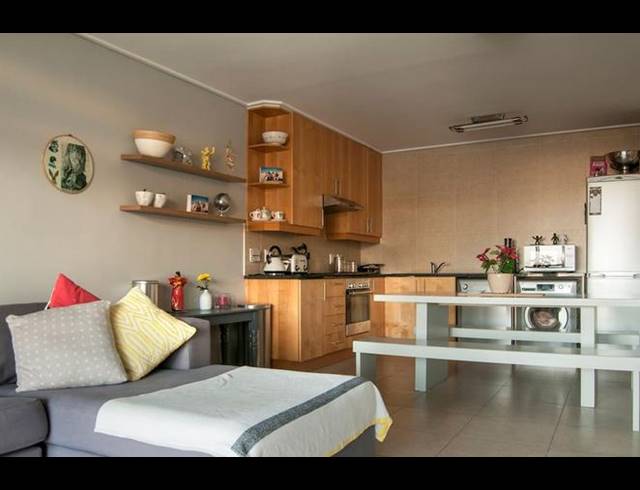1 BEDROOM APARTMENT RENTED IN CAPE TOWN CITY CENTRE